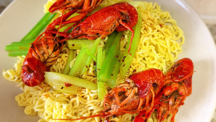 Spicy Crayfish Covered Instant Noodles