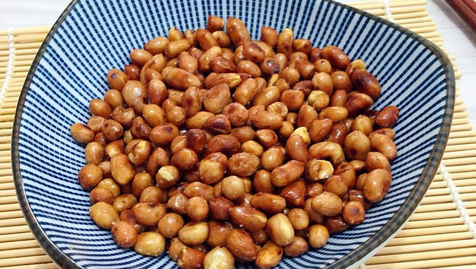 Salt fried peanuts