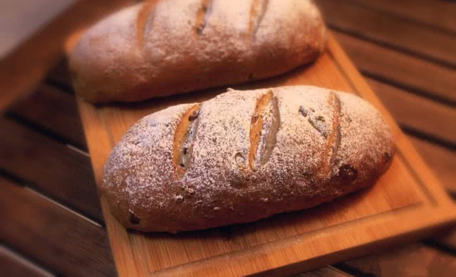 European Walnut Raisin Bread