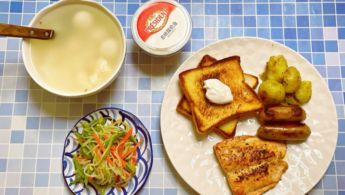 Salmon and sour cream toast breakfast for one person