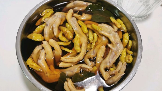 Hot and sour pickled pepper duck feet