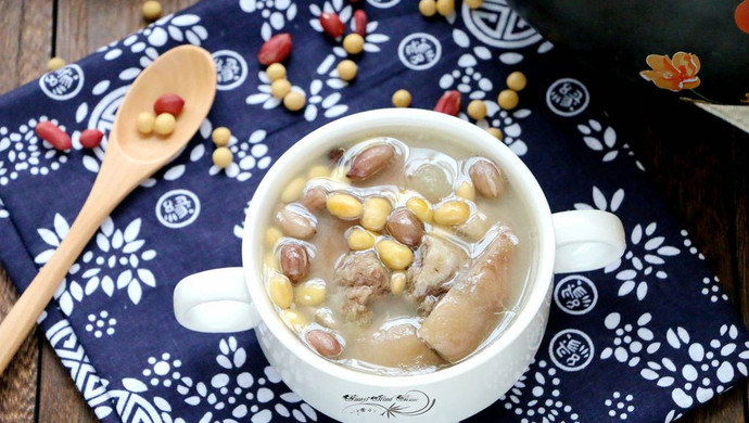 Soybean, Peanut and Pig’s Trotter Soup