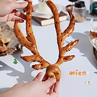 Christmas Bread | Illustration of how to make antler bread 13