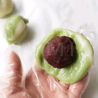 Illustration of how to make matcha red bean snowskin mooncakes 10