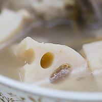 Autumn food supplement: lotus root and dragon bone soup recipe 9