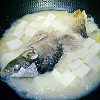 Illustration of how to make carp tofu soup 9