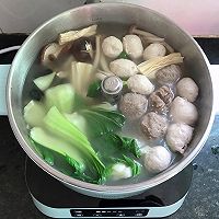 Illustration of how to make mixed mushroom hot pot 4