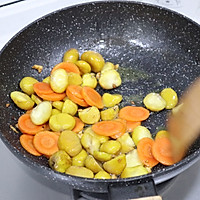 Illustration of how to make fried chestnuts with fresh mushrooms and chestnuts 6