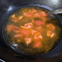 Illustration of how to make tomato, tofu and enoki mushroom soup 3