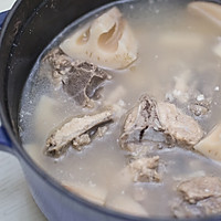 Autumn food supplement: lotus root and dragon bone soup recipe 4