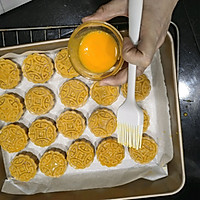 Illustration of how to make Mid-Autumn mooncakes (salted egg yolk, meat floss and mochi) with thin skin and lots of fillings 13