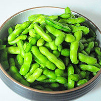 Illustration of how to make delicious boiled edamame in summer 2