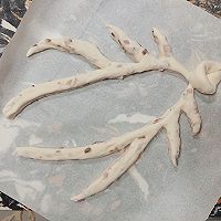 Christmas Bread | Illustration of how to make antler bread 7