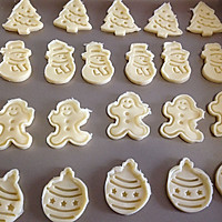 Illustration of how to make Christmas cookies that children like 9