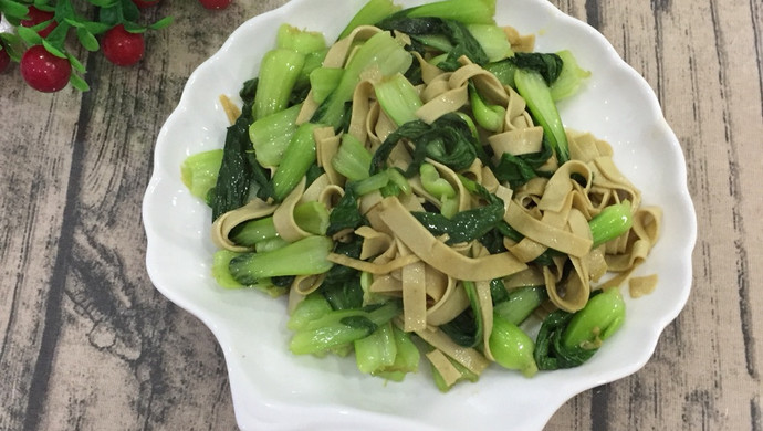 Thousands of stir-fried green vegetables