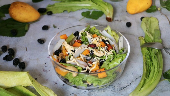 Slim Chicken Crispy Bones, Lettuce and Vegetable Mixed Salad