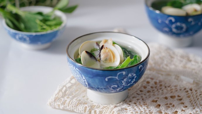 Pea tip white clam soup