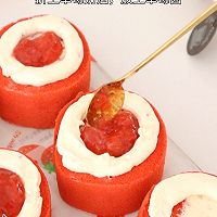 Red Velvet Strawberry Ice Cream Cake Recipe Illustration 11