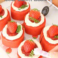 Red Velvet Strawberry Ice Cream Cake Recipe Illustration 12