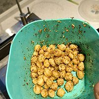 Illustration of how to make barbecue-flavored peanuts as a side dish for wine 1