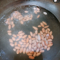 Illustration of how to make celery mixed with peanuts as a snack 5