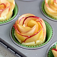 Depp Oven Recipe - Rose Apple Pie Recipe Illustration 11