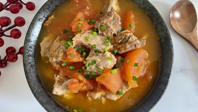 Tomato stewed beef brisket soup