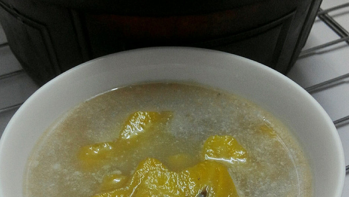 Autumn crucian carp sweet star fruit soup