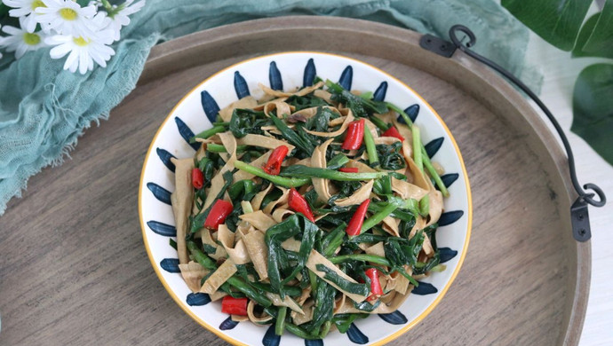 Stir-fried leeks with tofu skin