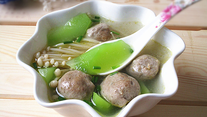 Mushroom, Lettuce and Beef Ball Soup