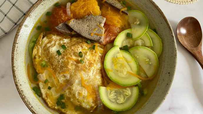 Poached egg, pork liver and vegetable soup