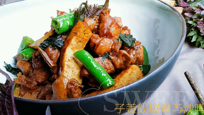 Stir-fried duck with ginger, pepper and perilla