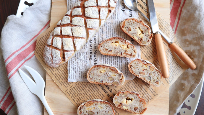 Walnut, Red Date and Cheese European Buns