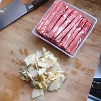 A spring delicacy you can't live up to: Illustration of how to make sauerkraut, fat beef and braised spring bamboo shoots 1