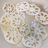 Dry roasted lotus root with fish sauce--illustration of how to make a delicious snack with wine 5