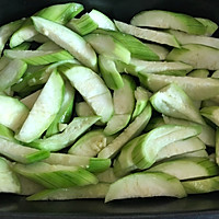 #Quick and nutritious, my family’s must-have winter dish# Garlic Illustration of how to make stir-fried watermelon 4