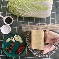 Illustration of how to make cabbage, tofu and vermicelli, the favorite dish of northerners in winter 1