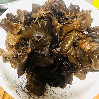 Winter health dishes: Illustration of how to make fried fungus with yam 2