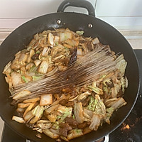 Illustration of how to make cabbage, tofu and vermicelli, the favorite dish of northerners in winter 7