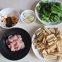 Illustration of how to make fried pork slices with green pepper and yuba 1