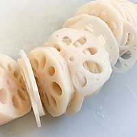 Dry-roasted lotus root with fish sauce--illustration of how to make a delicious snack with wine 2