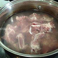 Illustration of how to make pork ribs and corn soup 2