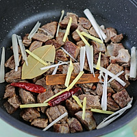 Illustration of how to make beef noodles 5