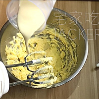 Matcha light cream biscuits, slightly bitter and fresh matcha fragrance, delicate combination Light cream, showing the intoxicating recipe illustration 3