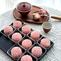 #Mid-Autumn Festival can still be spent like this#Homemade soft, glutinous, sour and sweet /Illustration of how to make snowskin mooncakes with cranberry cheese filling 6