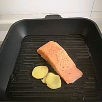 # Mid-Autumn Festival can still be spent like this# Pan-fried salmon with lemon flavor Illustration of how to do it 4