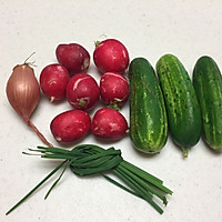 Illustration of how to make cool carrot and cucumber salad in summer 1