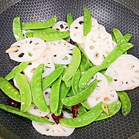 #learn to quick dishes#How to make fried lotus root slices with Dutch beans Illustration 7