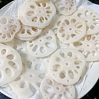 Dry roasted lotus root with fish sauce--illustration of how to make a delicious snack with wine 4