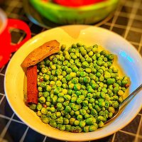 Spring snacks: Illustration of how to cook fresh peas in salt water 4